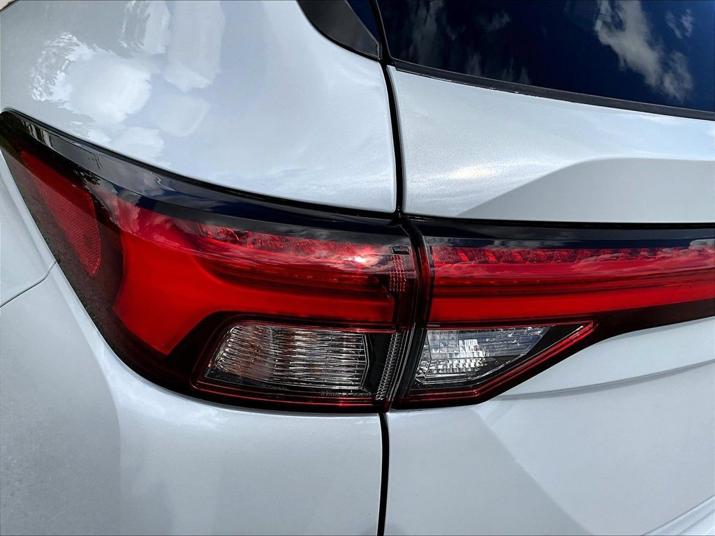 Used 2024 Mitsubishi Outlander SE AWD/4WD image 26
