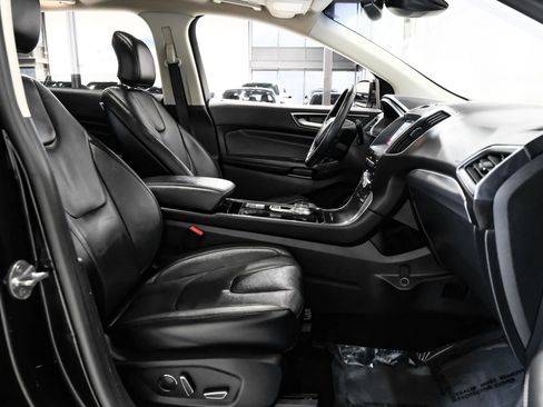 Used 2019 Ford Edge Titanium image 37