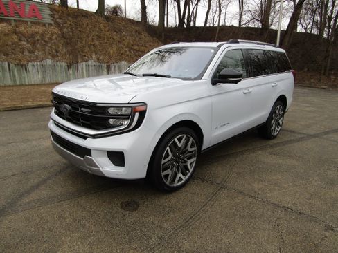 Used 2025 Ford Expedition Platinum w/ Platinum Ultimate Package image 8