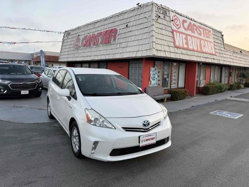 Used 2014 Toyota Prius V Two FWD image 17