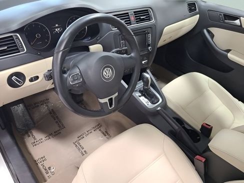 Used 2012 Volkswagen Jetta SE FWD image 22