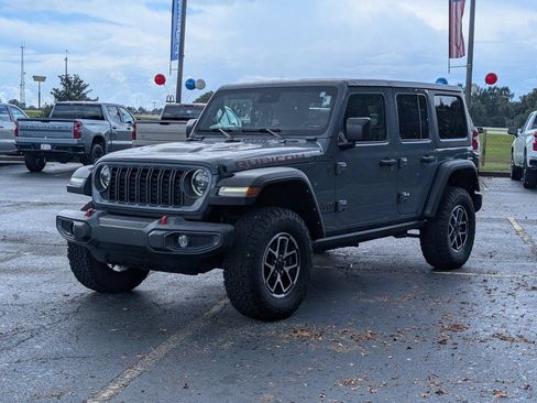 Used 2024 Jeep Wrangler Unlimited Rubicon w/ Convenience Group AWD/4WD image 8