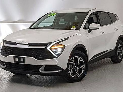 Used 2024 Kia Sportage LX image 6