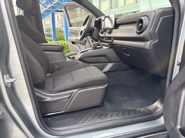 Used 2025 Chevrolet Colorado Trail Boss AWD/4WD image 34