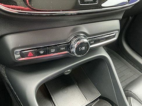 New 2026 Volvo XC40 B5 Plus w/ Protection Package Premier AWD/4WD image 18