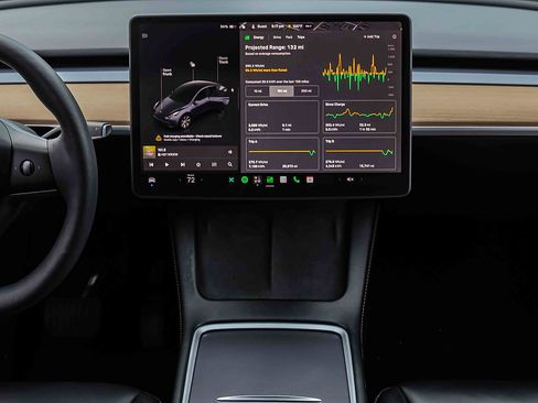 Used 2023 Tesla Model Y AWD image 10