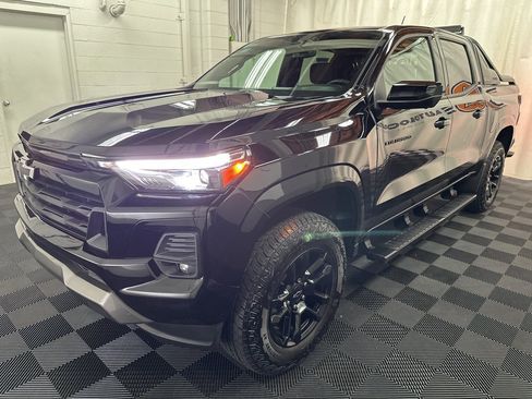 Used 2025 Chevrolet Colorado Z71 w/ Midnight Edition AWD/4WD image 5