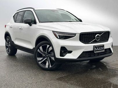 New 2026 Volvo XC40 B5 Ultra w/ Climate Package