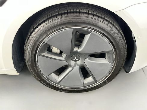 Used 2021 Tesla Model 3 Standard Range Plus RWD image 33