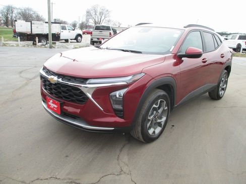 Certified 2025 Chevrolet Trax LT image 10