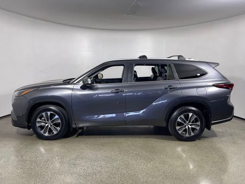 Certified 2024 Toyota Highlander XLE image 6