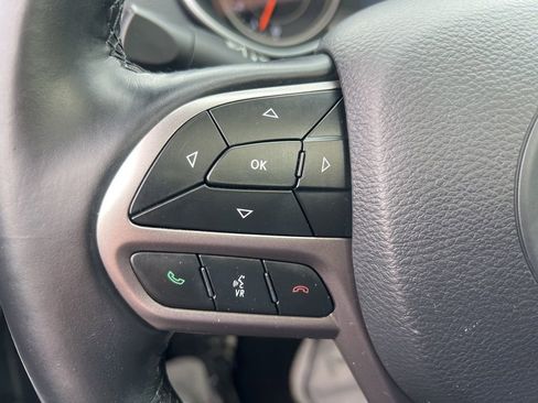 Used 2019 Jeep Cherokee Limited image 64