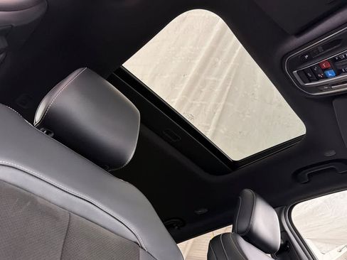 Used 2023 Jeep Grand Cherokee L Laredo AWD/4WD image 17