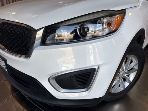 Used 2017 Kia Sorento AWD w/ LX V6 Convenience Package image 9