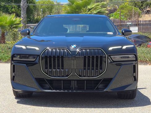 New 2026 BMW 740i w/ Premium Package RWD image 2