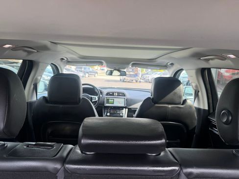 Used 2017 Jaguar F-PACE R-Sport image 33