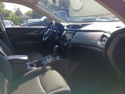 Used 2020 Nissan Rogue SV w/ Premium Package FWD image 16