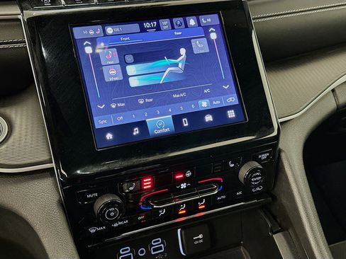 Used 2024 Jeep Grand Cherokee L Laredo image 23