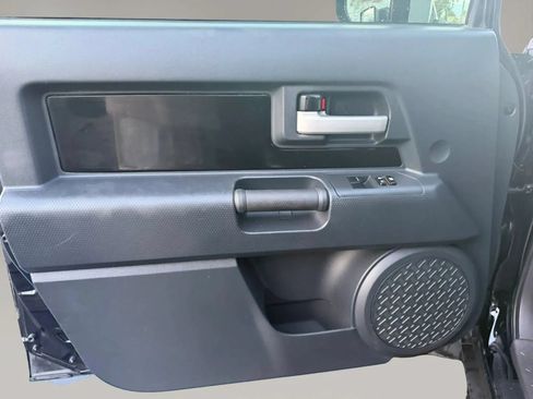 Used 2014 Toyota FJ Cruiser 4WD w/ Upgrade Package image 9