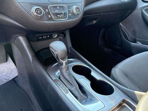 Used 2022 Chevrolet Malibu LS image 12