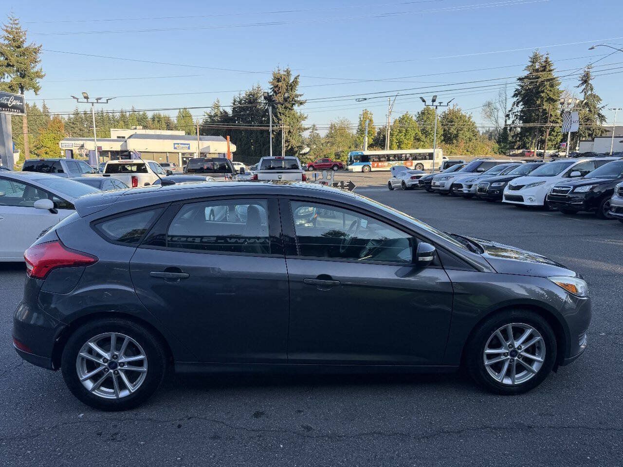 Used 2016 Ford Focus SE FWD image 4