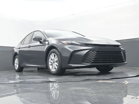 Used 2025 Toyota Camry LE w/ Convenience Package FWD image 23