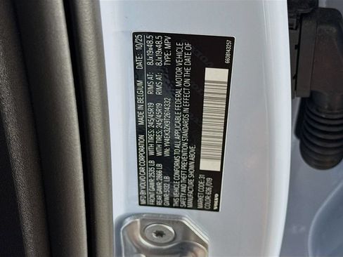 New 2026 Volvo EX30 Plus AWD/4WD image 32