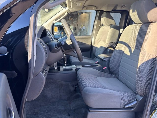 Used 2011 Nissan Frontier SV AWD/4WD image 10