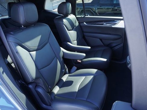 Certified 2025 Cadillac XT6 Premium Luxury image 9