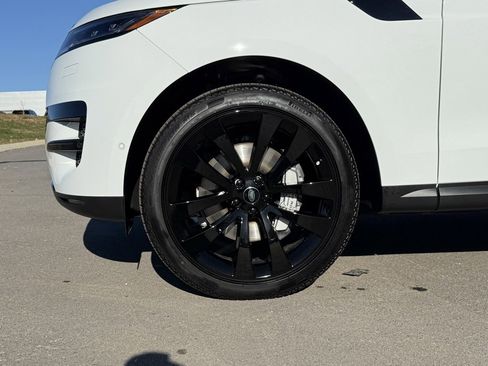 New 2025 Land Rover Range Rover Sport SE image 10