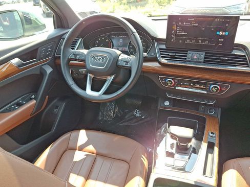 Used 2023 Audi Q5 2.0T Premium w/ Convenience Package AWD/4WD image 15