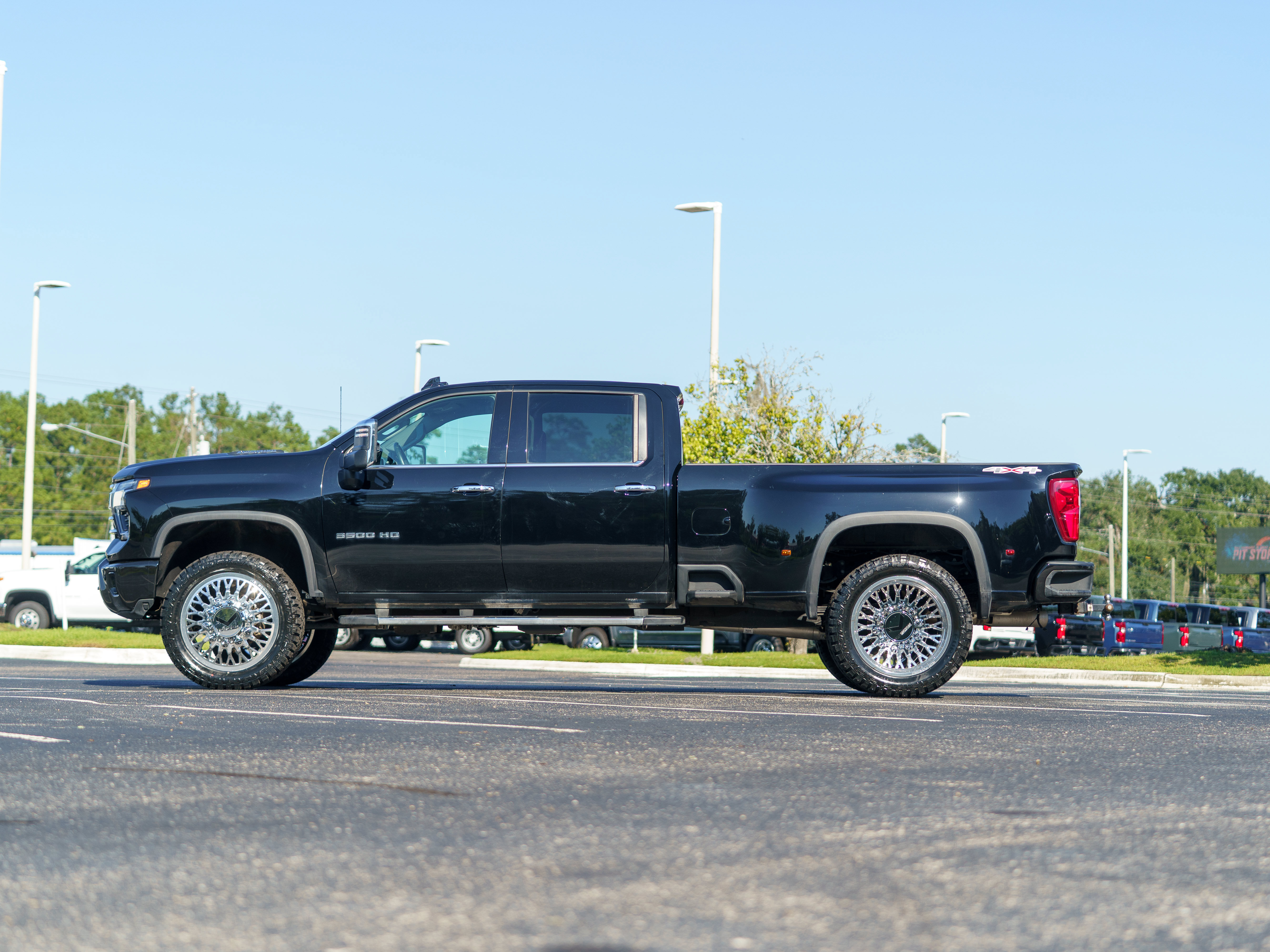 Used 2024 Chevrolet Silverado 3500 LTZ AWD/4WD image 7