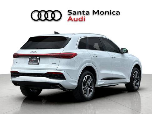 Used 2025 Audi Q5 Premium w/ Convenience Package AWD/4WD image 2