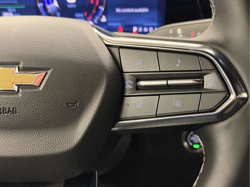 Used 2025 Chevrolet Traverse LT AWD/4WD image 18