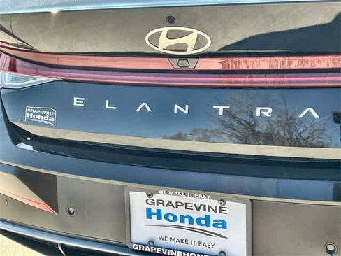 Used 2024 Hyundai Elantra Limited image 8