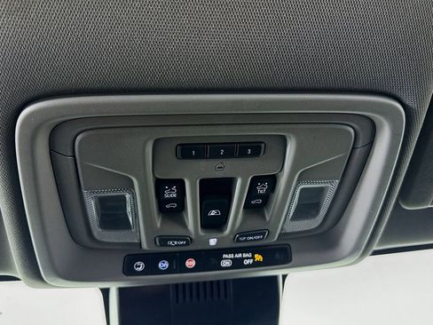 Used 2024 GMC Sierra 3500 SLT w/ SLT Convenience Package image 18