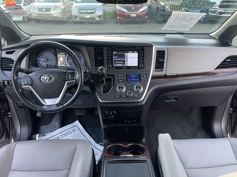 Used 2019 Toyota Sienna image 20