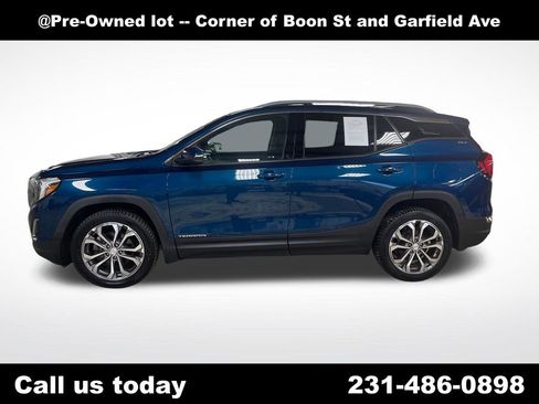 Used 2020 GMC Terrain SLT w/ Preferred Package AWD/4WD image 2