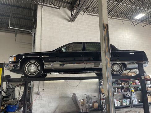 Used 1995 Cadillac Fleetwood Brougham RWD image 87