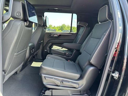 New 2026 Chevrolet Suburban Premier AWD/4WD image 28