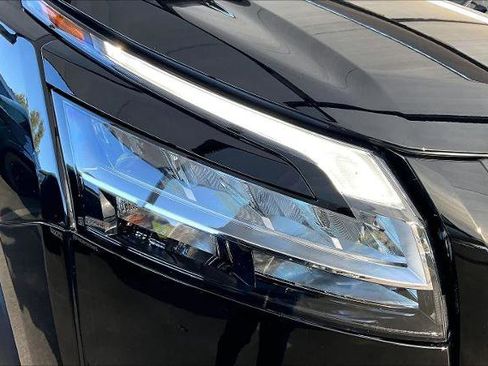 Certified 2023 Nissan Pathfinder SL w/ Lighting Package (N92) image 26