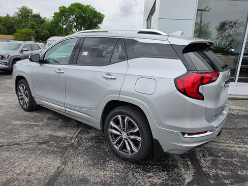 Used 2020 GMC Terrain Denali w/ Denali Premium Package FWD image 7