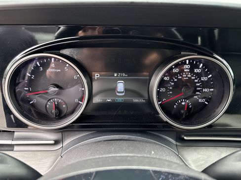 Used 2022 Kia Carnival EX FWD image 21
