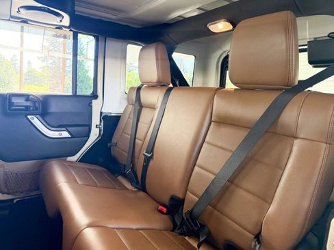 Used 2011 Jeep Wrangler Unlimited Rubicon w/ Dual Top Group AWD/4WD image 18