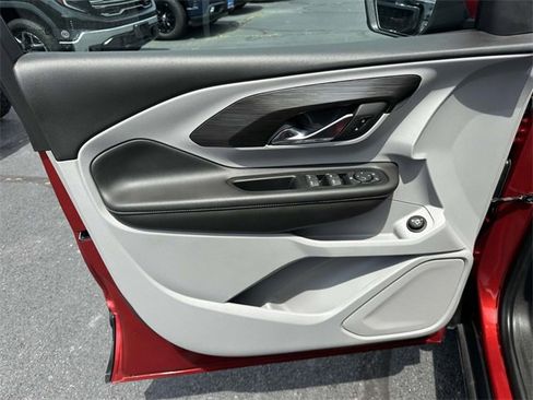 Used 2023 GMC Terrain SLE w/ Driver Convenience Package image 12