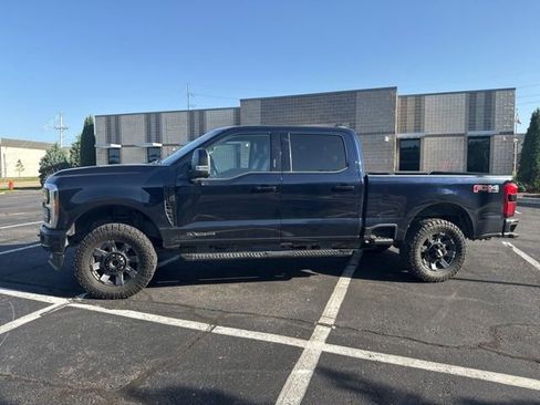 Used 2023 Ford F250 Lariat w/ Sport Appearance Package AWD/4WD image 2