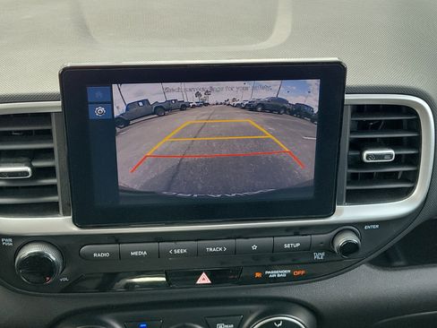 Used 2023 Hyundai Venue SE FWD image 26