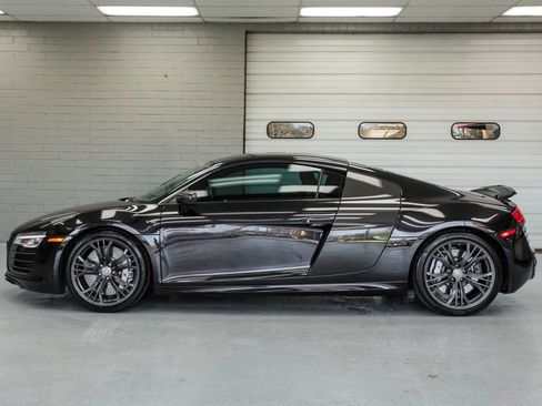 Used 2015 Audi R8 V10 plus w/ Full Leather Package image 4