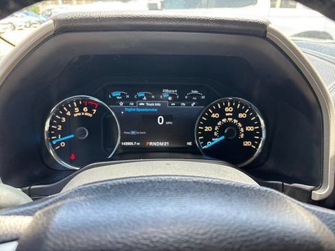 Used 2016 Ford F150 Lariat w/ Equipment Group 501A Mid AWD/4WD image 27