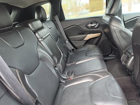 Used 2018 Jeep Cherokee Limited FWD image 31